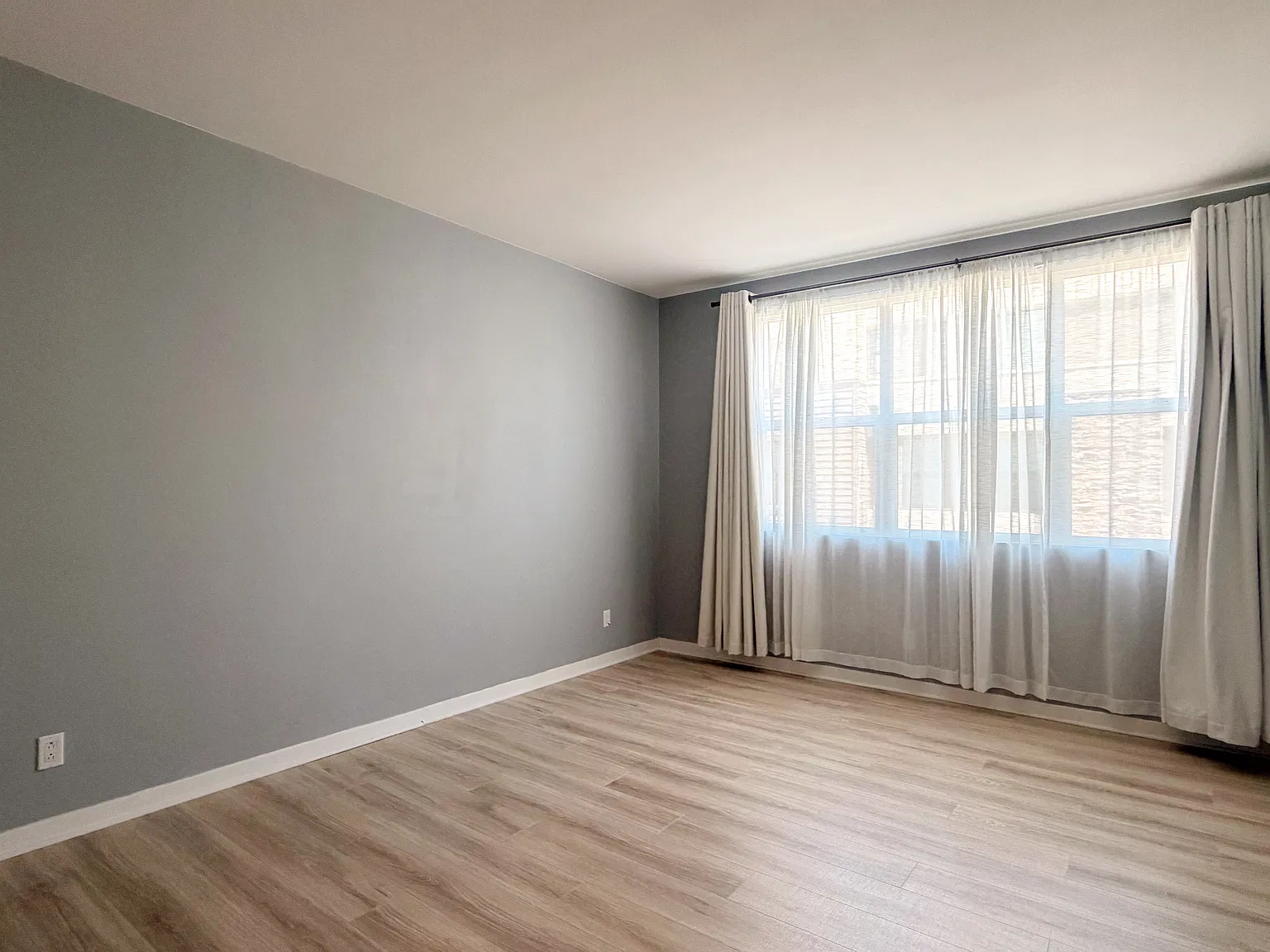 2 bed, 987 sqft, $2,950 — Photo 4