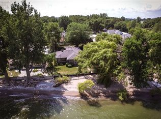 9727 W Hollywood Dr, Oak Harbor, OH 43449