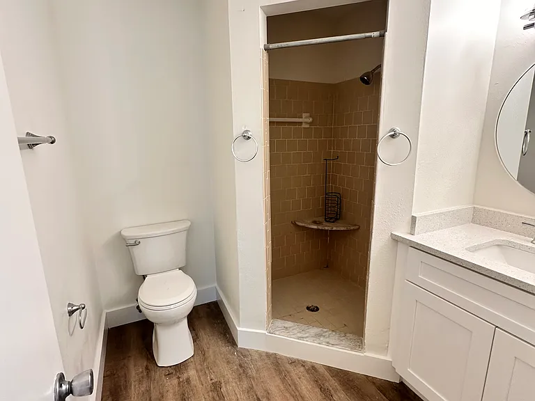 535 Parkdale Mews #535 — Photo 6