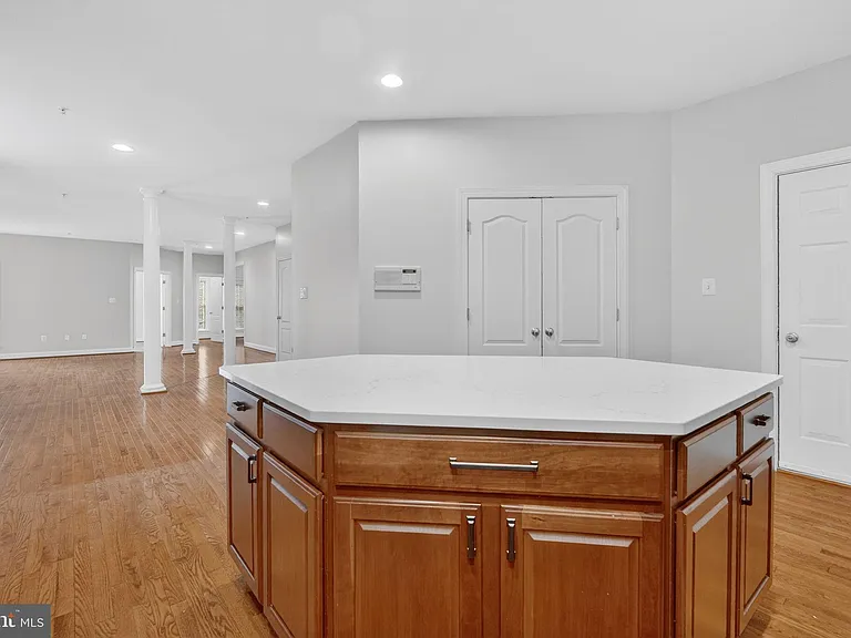 15806 Copper Beech Dr — Photo 22