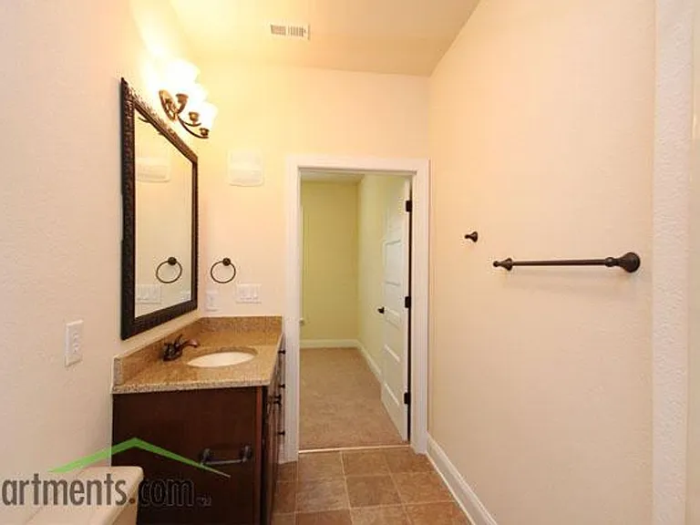 Briton Trace Apartments — Photo 32