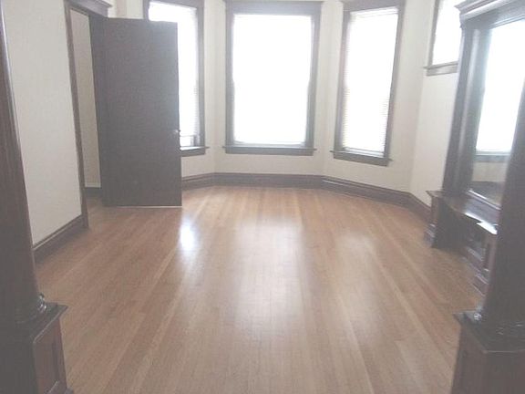 2nd image of 6718 S Saint Lawrence Ave
