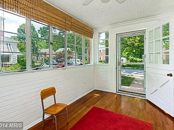 4th image of 108 S Aberdeen St