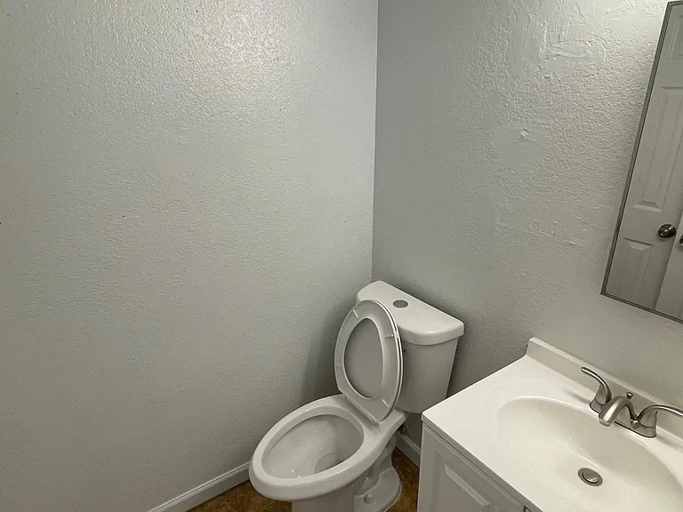 102 W 9th Pl #106 — Photo 7