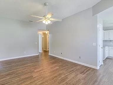 2nd image of 727 Clear Cir