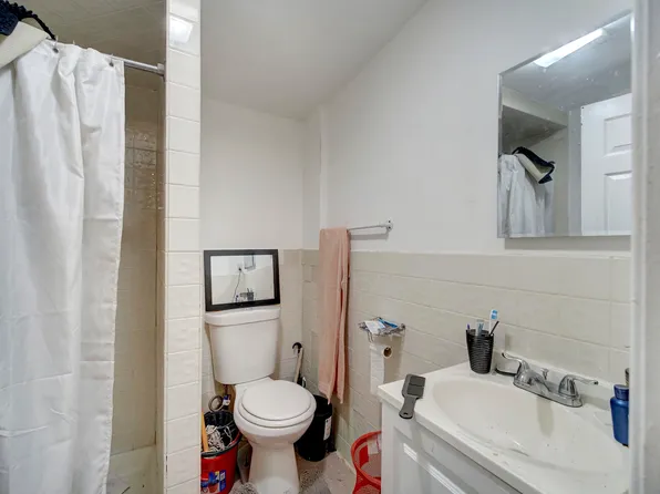 991 Broadway image 21 of 22