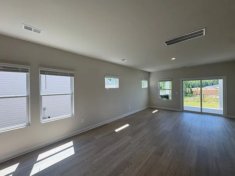 422 Yellowstone Trl — Photo 3