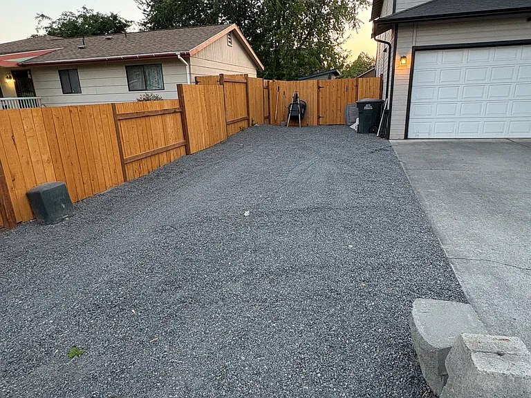 2204 Rosemont Pl S — Photo 2