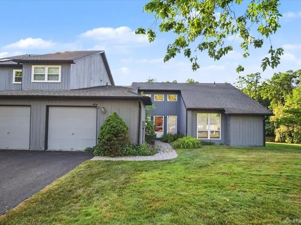 35 North Loop, Rhinebeck, NY 12572