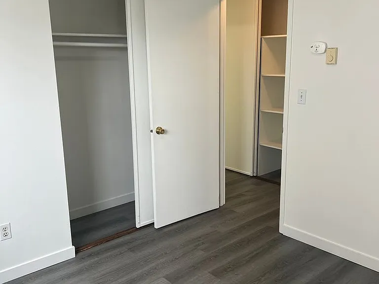 527 Summit Ave E — Photo 23