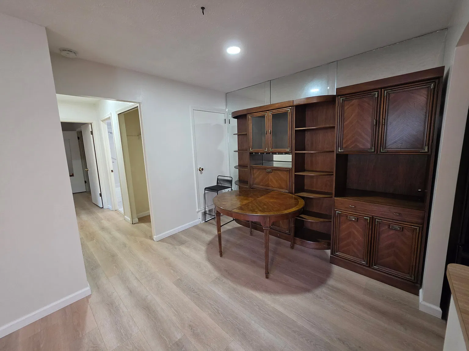 2 bed, 820 sqft, $1,300 — Photo 1