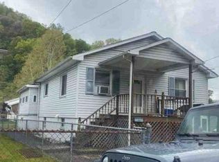 115 Riggs St, Montgomery, WV 25136