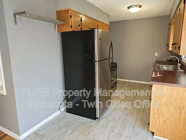 1617 Flag Ave N — Photo 2