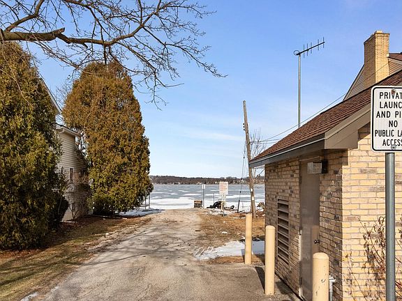 4th image of 131 Maple AVENUE