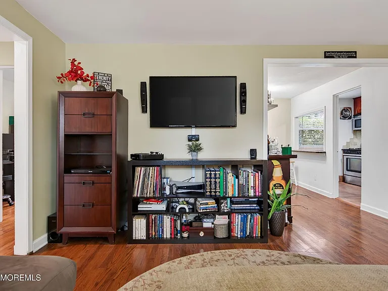 11 Manor Dr #111 — Photo 10