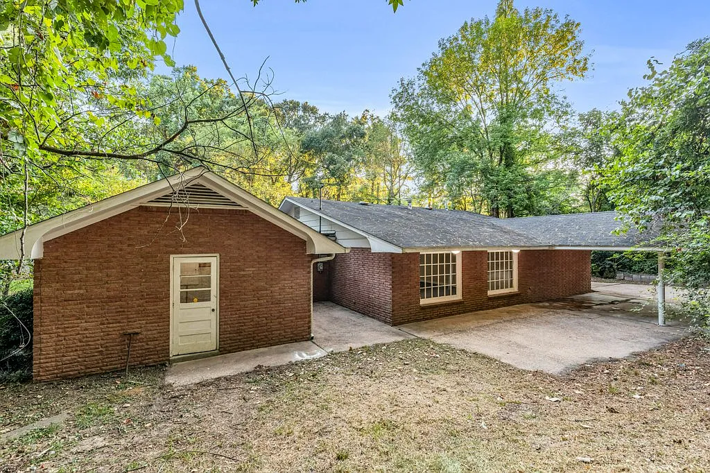 3 bed, 2701 sqft, $1,995 — Photo 3