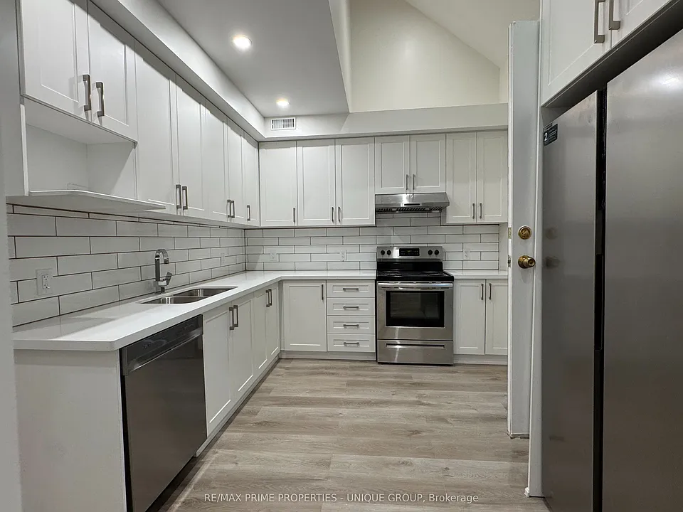 62 Henry St #2