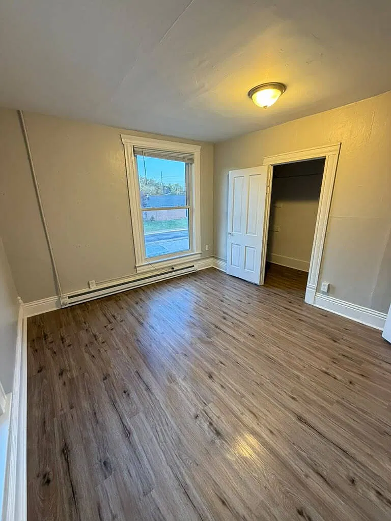 2 bed, 1.0 bath, $1,250 — Photo 4
