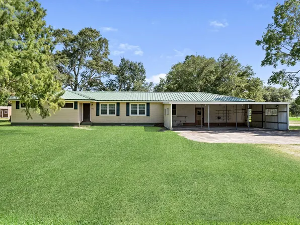 621 Henry Ln, Winnie, TX 77665