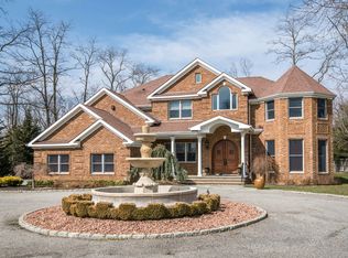 563 Pulaski Rd, Kings Park, NY 11754