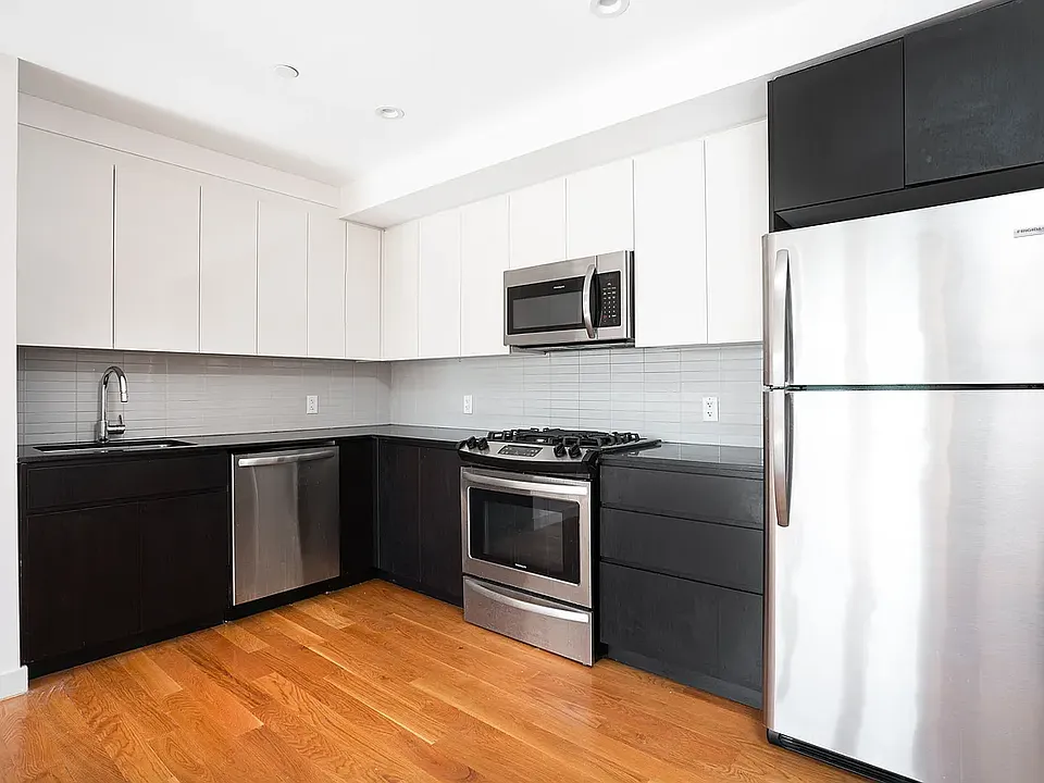 3143 Vernon Blvd #316