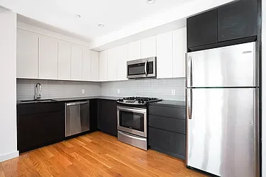 31-43 Vernon Boulevard