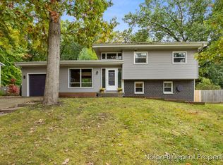 2154 Holliday Dr SW, Wyoming, MI 49519