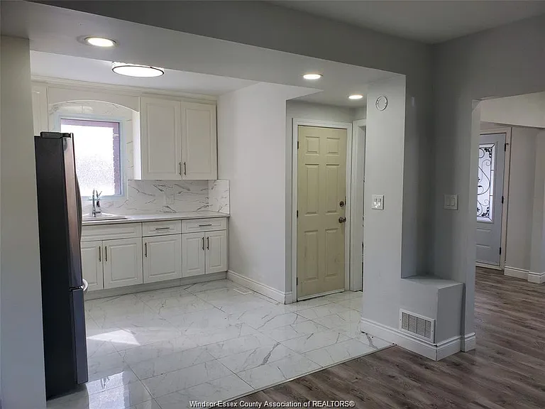 348 Caroline St — Photo 8