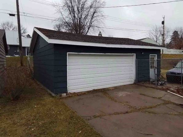 421 Coventry Rd, Hoyt Lakes, MN 55750