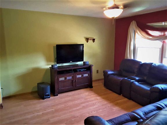 3rd image of 1014 Sandusky Dr