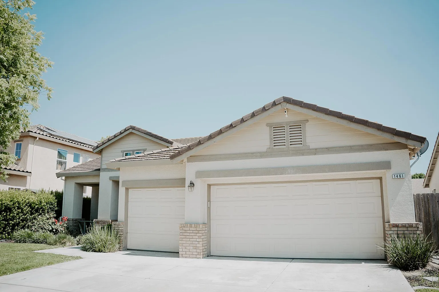 1461 Grand Oak Way photo 1
