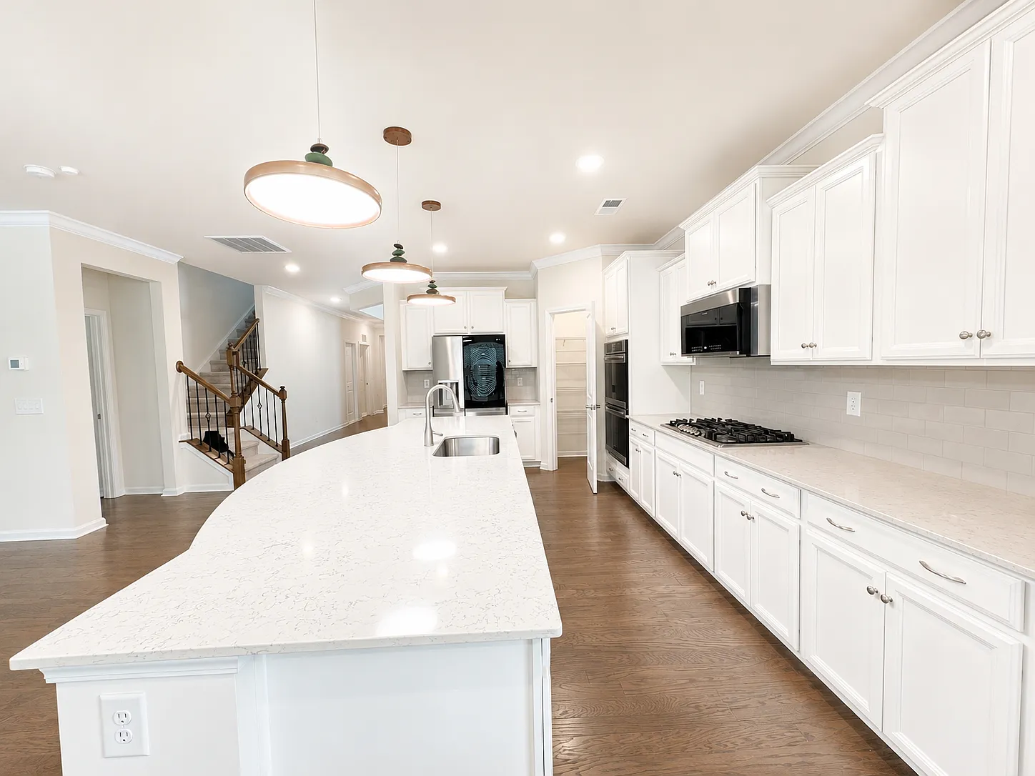 4 bed, 3005 sqft, $3,690 — Photo 4