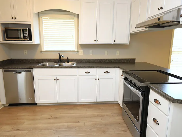 4110 Barrington Dr — Photo 5
