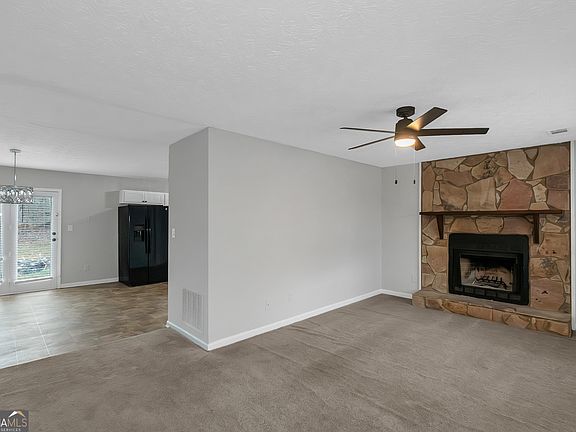 3rd image of 321 Summerwood Ln