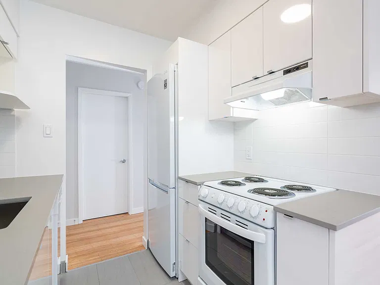840 Broughton St #207 — Photo 18