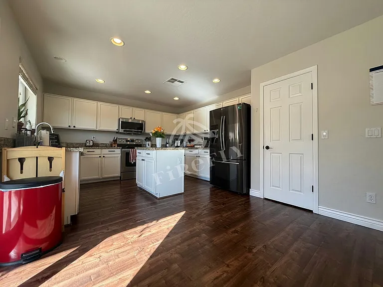 6509 W Red Fox Rd — Photo 8