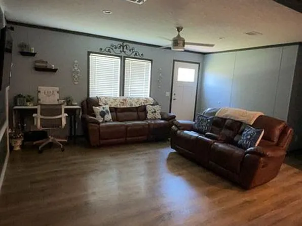 138 Canary Cir, Soperton, GA 30457