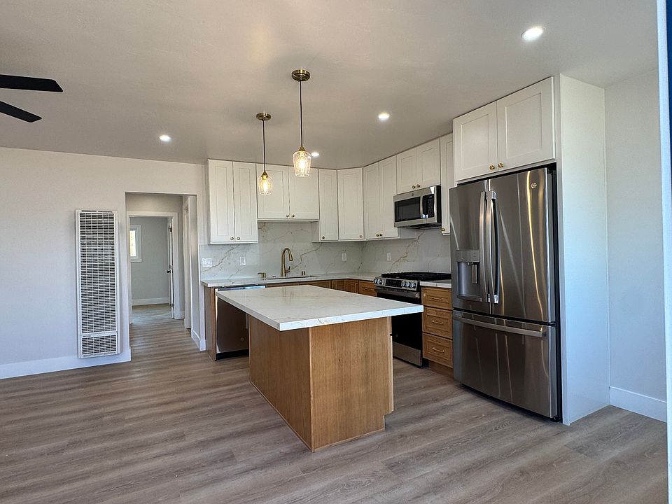 1st image of 823 Georgia St