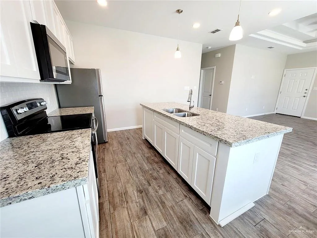3 bed, 2.0 bath, 1090 sqft, $1,125 — Photo 3