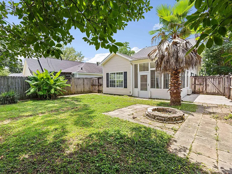 2033 Post Oak Ct — Photo 2