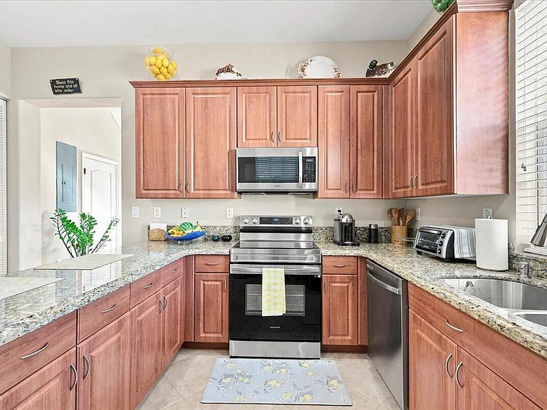 701 SW 147th Ave — Photo 9