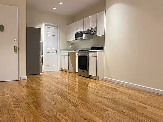 Rented by The Agency | media 12