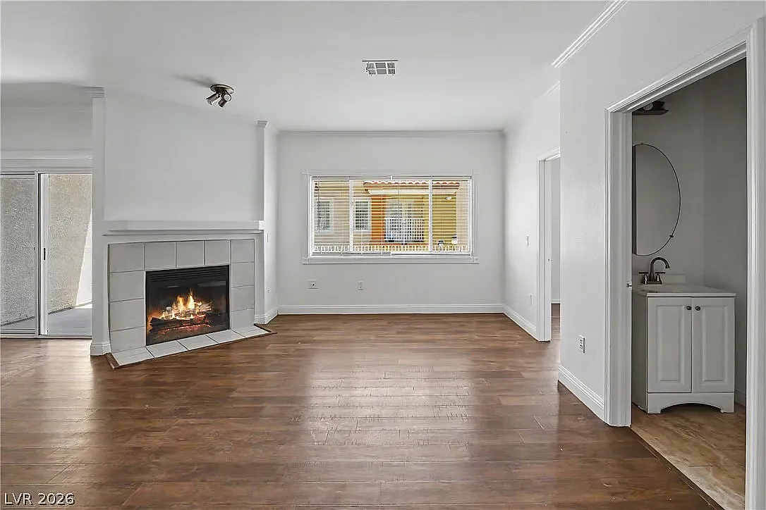 3 bed, 2.5 bath, 1253 sqft, $1,745 — Photo 1