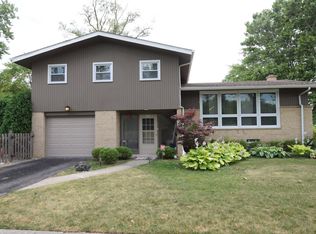 230 Millbrook Ln, Wilmette, IL
