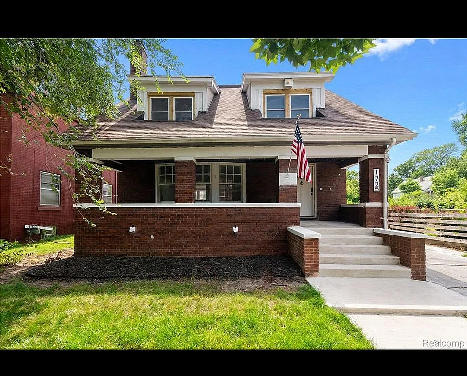 1725 Seyburn St photo 1