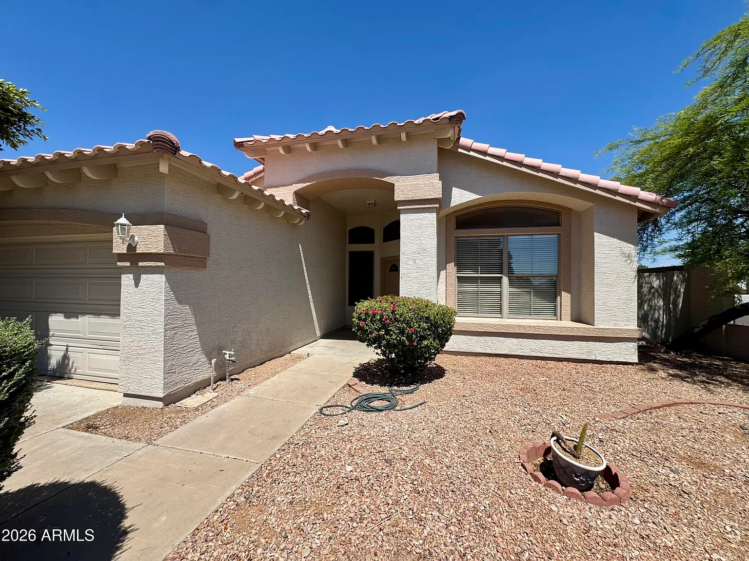 4 bed, 2.0 bath, 2025 sqft, $3,000 — Photo 2