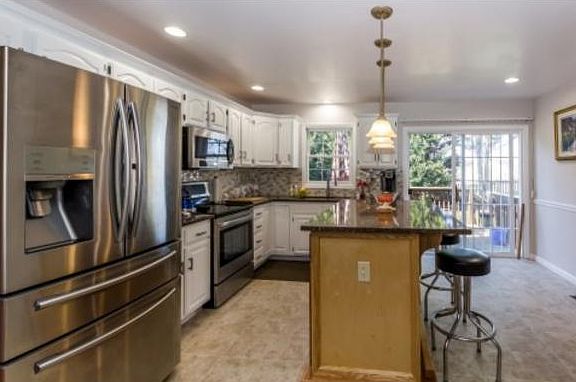 3rd image of 107 Jenny Ln