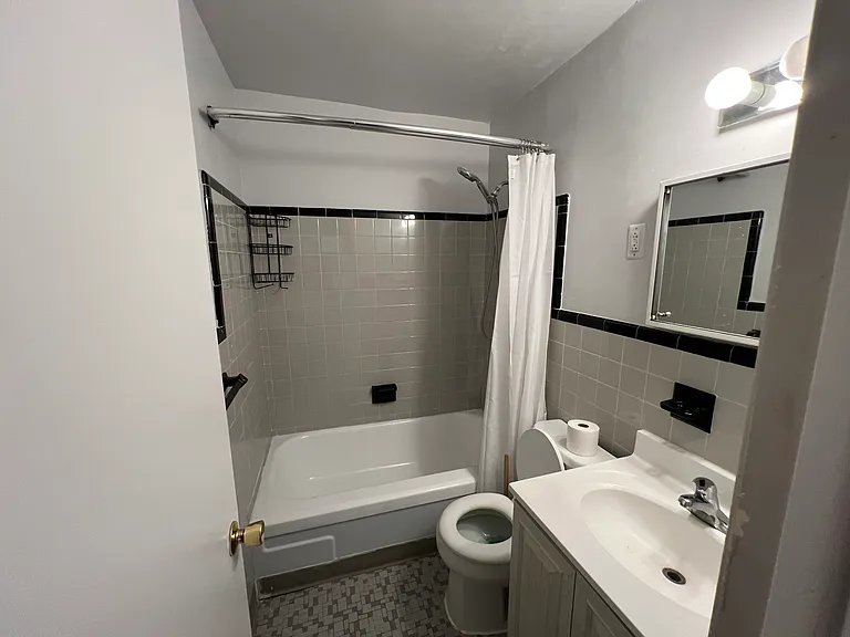 407 W Logan St #1 — Photo 5