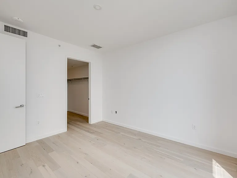 313 W 17th St #1806 — Photo 17