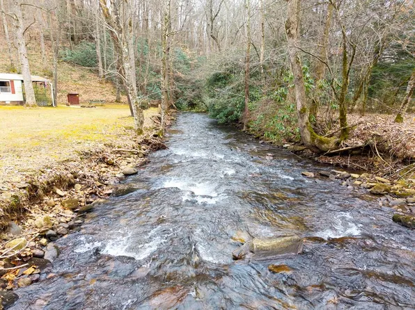 102 Hideaway Cv, Hayesville, NC 28904
